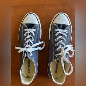Women’s Converse Size 10
